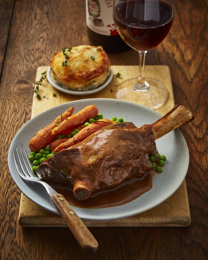 [1336] Braised lamb shank with red wine, lemon and rosemary sauce (1 portion)