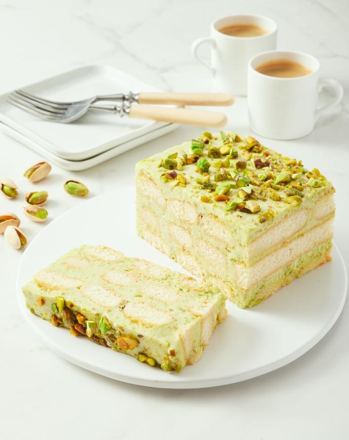 Pistachio eclairs